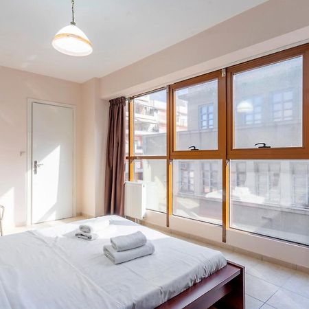 2 Bedroom Renovated Apartment With A View Atene Esterno foto