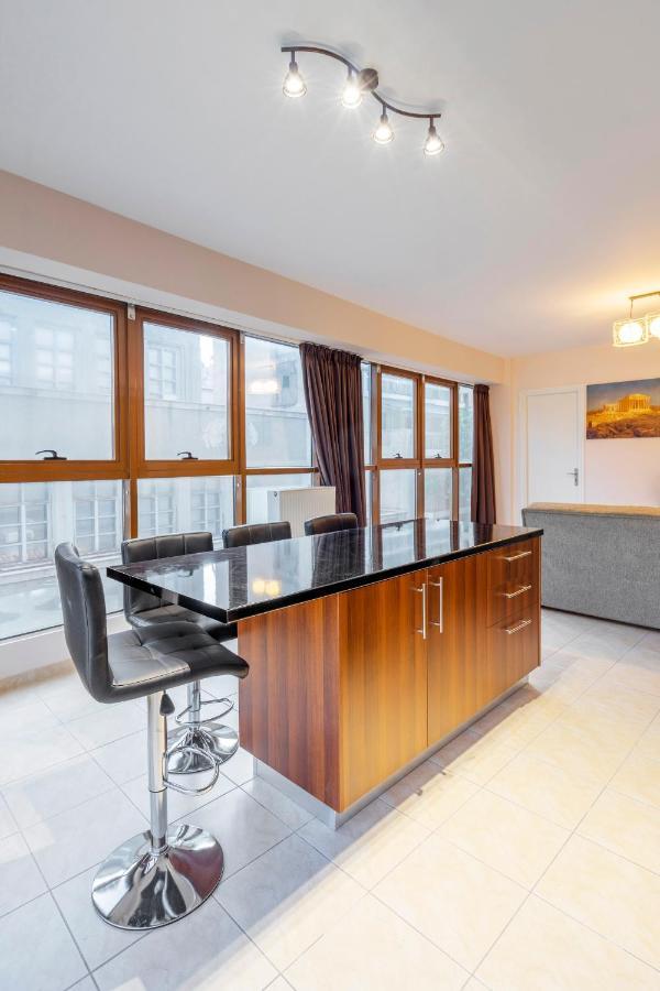 2 Bedroom Renovated Apartment With A View Atene Esterno foto