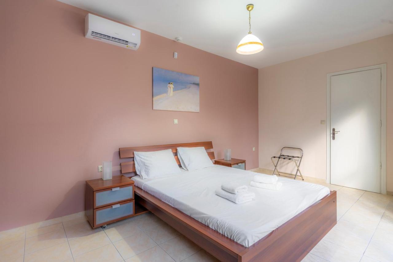 2 Bedroom Renovated Apartment With A View Atene Esterno foto
