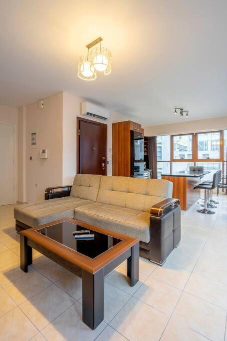2 Bedroom Renovated Apartment With A View Atene Esterno foto