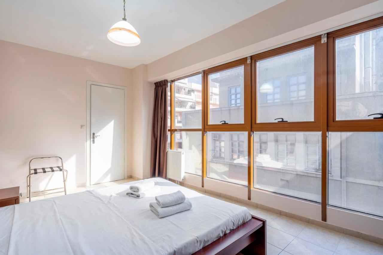 2 Bedroom Renovated Apartment With A View Atene Esterno foto