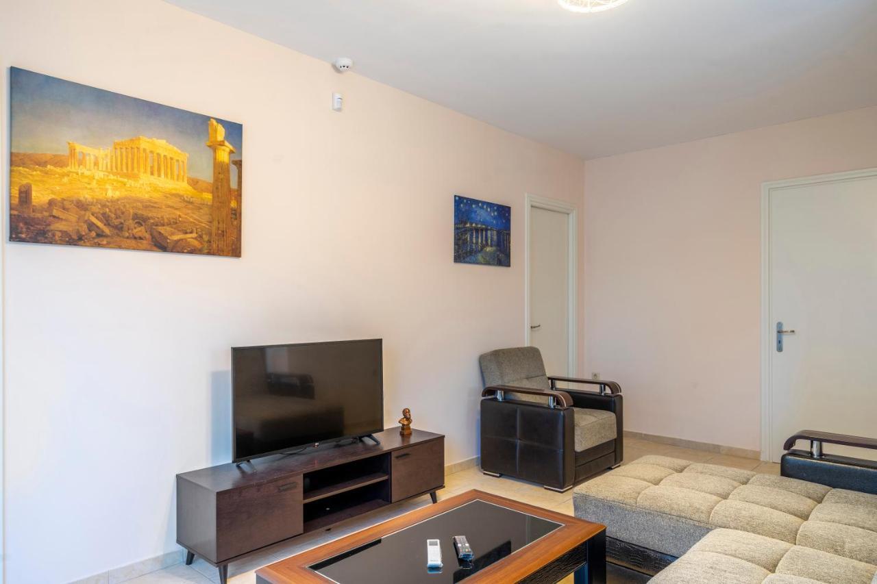 2 Bedroom Renovated Apartment With A View Atene Esterno foto